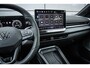 Volkswagen T-Roc 1.5 eTSI 150pk DSG R-Line First Edition | Black Style | 19" Velgen | Rondomzichtcamera | All Season Banden