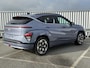 Hyundai Kona Electric Comfort Smart 65.4 kWh / Navigatie / Cruise Control Adaptief / Climate Control / Achterklep Elektrisch / Stoel & Stuurwiel Verwarming Voorzijde /