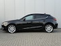 Mazda 3 2.0 SkyActiv-G 120 GT-M / Lederen Bekleding / Elektrisch verstelb. stoelen / Stoel en stuur verwarming / Navigatie / Bose / Head Up Display / 18" velgen /