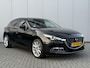 Mazda 3 2.0 SkyActiv-G 120 GT-M / Lederen Bekleding / Elektrisch verstelb. stoelen / Stoel en stuur verwarming / Navigatie / Bose / Head Up Display / 18" velgen /