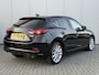 Mazda 3 2.0 SkyActiv-G 120 GT-M / Lederen Bekleding / Elektrisch verstelb. stoelen / Stoel en stuur verwarming / Navigatie / Bose / Head Up Display / 18" velgen /