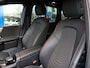 Mercedes-Benz B-klasse 180 Business Solution | Trekhaak | Camera | Parkeerhulp Voor + Achter | Navi | Privacy Glas | Automaat |