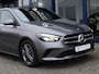 Mercedes-Benz B-klasse 180 Business | Trekhaak | Camera | Parkeerhulp V+A | Navi | Privacy Glas | LED | Cruise Control | Armsteun Achter | DAB |