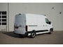 Renault Master T35 2.0 dCi 130 L2H2 Advance *NIEUW!* - Incl. Volledige betimmering & Trekhaak! - All Seasonbanden - Achteruitrijcamera - Stoelverwarming - Cuise Control