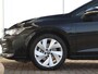 Volkswagen Golf 1.5 204 pk eHybrid Life Edition | Trekhaak | ACC | LED | App connect | Camera | 17'' LM | Sfeerverlichting | Fabrieksgarantie geldig tot 02-06-2029 of 100.000km |