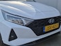 Hyundai i20 1.0 T-GDI Comfort Smart Handgeschakeld / Dealer onderhouden / Fabrieksgarantie tot 05-2028 / Stuur- & Stoel verwarming / Navigatie via Apple Carplay of Android Auto / Achteruitrijcamera / Cruise control / Climate control /