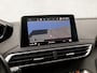 Peugeot 3008 1.6 e-THP GT Line 165Pk Automaat (PANORAMADAK, APPLE CARPLAY, LEDER, 360 CAMERA, GETINT GLAS, SPORTSTOELEN, LED KOPLAMPEN, KEYLESS, TREKHAAK, NIEUWSTAAT)