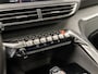 Peugeot 3008 1.6 e-THP GT Line 165Pk Automaat (PANORAMADAK, APPLE CARPLAY, LEDER, 360 CAMERA, GETINT GLAS, SPORTSTOELEN, LED KOPLAMPEN, KEYLESS, TREKHAAK, NIEUWSTAAT)