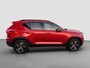 Volvo XC40 2.0 B4 197pk Plus Dark | Camera | Carplay | Premium Audio | Adaptive cruise control | Elektrische bestuurdersstoel met geheugen | Inklapbare spiegels | Dodehoek detectie | Elektrische achterklep | Draadloos laden | Stoelverwarming | Stuurverwarming