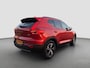 Volvo XC40 2.0 B4 197pk Plus Dark | Camera | Carplay | Premium Audio | Adaptive cruise control | Elektrische bestuurdersstoel met geheugen | Inklapbare spiegels | Dodehoek detectie | Elektrische achterklep | Draadloos laden | Stoelverwarming | Stuurverwarming