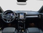 Volvo XC40 2.0 B4 197pk Plus Dark | Camera | Carplay | Premium Audio | Adaptive cruise control | Elektrische bestuurdersstoel met geheugen | Inklapbare spiegels | Dodehoek detectie | Elektrische achterklep | Draadloos laden | Stoelverwarming | Stuurverwarming