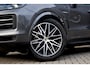 Porsche Cayenne 3.0 E-Hybrid 470pk Sport Chrono | Panorama | Matrix | ACC | 21'' Wielen | Bose | Trekhaak | Orig. NL |