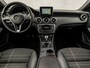 Mercedes-Benz A-klasse 180 Sport (NAVIGATIE, LEDER, ZWART HEMEL, STOELVERWARMING, SPORTSTOELEN, PARKEERSENSOREN, CRUISE, BLUETOOTH, NIEUWSTAAT)