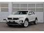Volkswagen T-Roc 1.5 TSI 150pk DSG Life | Trekhaak | Navigatie | App Connect | Stoelverwarming | Parkeersensoren