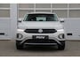 Volkswagen T-Roc 1.5 TSI 150pk DSG Life | Trekhaak | Navigatie | App Connect | Stoelverwarming | Parkeersensoren