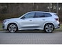 BMW X1 xDrive30e M-Sport | HUD | 360 | Harman Kardon | Pano | Massage | Elektr. Trekhaak | Driving ass + | Stuurwielverwarming | Keyless | Etc. Volledige Fabrieksgarantie tot Aug 2026 | Premium selectie tot Aug 2029