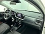 Kia Stonic 1.0 MHEV DynamicLine 100PK | 1ste eigenaar | Navigatie | Climate Control | Cruise Control | Achteruitrijcamera | Parkeersensoren Achter | LED | 15" Lichtmetalen Velgen | DAB Ontvanger | Apple Carplay/Android Auto |
