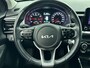 Kia Stonic 1.0 MHEV DynamicLine 100PK | 1ste eigenaar | Navigatie | Climate Control | Cruise Control | Achteruitrijcamera | Parkeersensoren Achter | LED | 15" Lichtmetalen Velgen | DAB Ontvanger | Apple Carplay/Android Auto |