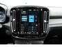 Volvo XC40 Recharge P8 AWD R-Design Harman Kardon audio | Trekhaak semi elektrisch inklapbaar | 19" Lichtmetalen velgen | Keyless Entry & Go | Adaptieve Cruise Control | BLIS Dodehoekdetectie