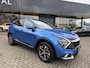 Kia Sportage 1.6 T-GDi Hybrid DynamicPlusLine AWD | 360 GRADEN CAMERA | ELEKTRISCH VERSTELBARE STOELEN | STOELVERWARMING | STUURVERWARMING | PANORAMADAK | NAVIGATIE | LED | DODEHOEK DETECTIE |  | APPLE CARPLAY / ANDROID AUTO | ADAPTIEVE CRUISECONTROL | 1650 KG TREK GEWICHT GEREMD |