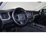 Volvo XC60 T6 Recharge AWD Plus Dark - Panorama/schuifdak - IntelliSafe Assist & Surround - 360º Camera - Verwarmde voorstoelen, stuur & achterbank - Parkeersensoren voor & achter - Elektr. bedienb. voorstoelen met geheugen - Draadloze tel. lader - Extra getint glas - 19' LMV