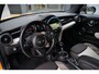 MINI Cooper S 2.0 Chili Serious Business 192pk Stoelverwarming/Navigatie/Camera