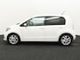 SEAT Mii 1.0 Sport Connect Airco, Boordcomputer, cruise control, hill hold functie, Parkeersensor achter, Autonomous Emergency Braking, Elektronisch Stabiliteits Programma, Start/stop systeem De SEAT Mii 1.0 Sport Connect is een compacte stadsauto die zich richt op eenvoud, wendbaarheid en gebruiksgemak. Dankzij zijn kleine formaat is hij ideaal voor druk stadsverkeer en smalle pa