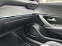 Peugeot e-2008 EV GT Pack 50 kWh | Accustaat 93% | Navigatie | Stoelverwarming | Alcantara interieur | Apple en Android | Two tone lak