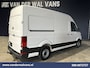 Volkswagen Crafter 2.0 TDI 141pk L3H3 L2H2 Euro6 Airco | Camera | 3000kg Trekhaak | Apple Carplay | Android Auto Parkeersensoren, Bijrijdersbank
