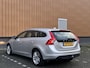 Volvo V60 1.6 DRIVe Kinetic | Handel / Export | Cruise Control | Trekhaak | Parkeersensoren Achter | Navigatie | Bluetooth | Airconditioning |