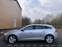 Volvo V60 1.6 DRIVe Kinetic | Handel / Export | Cruise Control | Trekhaak | Parkeersensoren Achter | Navigatie | Bluetooth | Airconditioning |