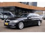 BMW 5-Serie Touring 530d High Executive Sport HUD Pano ACC 360° Carplay Stuurwielverwarming Trekhaak Lane