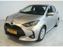 Mazda 2 Hybrid 1.5 Prime-line uit 2024 Rijklaar + 12 maanden Bovag-garantie Henk Jongen Auto's in Helmond,  al 50 jaar service zoals 't hoort!