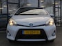 Toyota Yaris 1.5 Full Hybrid Dynamic | Dealer OH | Pano | Cruise Control | Climate Control | Keyless | Camera | Half-leer | Parelmoer wit