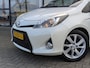 Toyota Yaris 1.5 Full Hybrid Dynamic | Dealer OH | Pano | Cruise Control | Climate Control | Keyless | Camera | Half-leer | Parelmoer wit