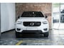 Volvo XC40 T5 Recharge R-Design | Panoramadak | Premium audio by Harman Kardon | Verwarmbare voorstoelen en achterbank | Verwarmbaar stuurwiel | Elektrische bedienbare voorstoel | 360° Parkeercamera | Parkeersensoren voor + achter