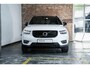 Volvo XC40 T5 Recharge R-Design | Panoramadak | Premium audio by Harman Kardon | Verwarmbare voorstoelen en achterbank | Verwarmbaar stuurwiel | Elektrische bedienbare voorstoel | 360° Parkeercamera | Parkeersensoren voor + achter