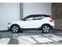 Volvo XC40 T5 Recharge R-Design | Panoramadak | Premium audio by Harman Kardon | Verwarmbare voorstoelen en achterbank | Verwarmbaar stuurwiel | Elektrische bedienbare voorstoel | 360° Parkeercamera | Parkeersensoren voor + achter