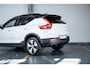 Volvo XC40 T5 Recharge R-Design | Panoramadak | Premium audio by Harman Kardon | Verwarmbare voorstoelen en achterbank | Verwarmbaar stuurwiel | Elektrische bedienbare voorstoel | 360° Parkeercamera | Parkeersensoren voor + achter