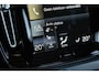 Volvo XC40 T5 Recharge R-Design | Panoramadak | Premium audio by Harman Kardon | Verwarmbare voorstoelen en achterbank | Verwarmbaar stuurwiel | Elektrische bedienbare voorstoel | 360° Parkeercamera | Parkeersensoren voor + achter