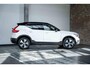 Volvo XC40 T5 Recharge R-Design | Panoramadak | Premium audio by Harman Kardon | Verwarmbare voorstoelen en achterbank | Verwarmbaar stuurwiel | Elektrische bedienbare voorstoel | 360° Parkeercamera | Parkeersensoren voor + achter