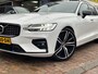 Volvo V60 2.0T 163PK B3 Hybrid R-Design + 20"/ Navi/ Ad.Cruise/ Clima/ Full-LED/ Winterpakket/ Camera/ Trekhaak/ NL auto