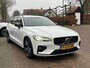 Volvo V60 2.0T 163PK B3 Hybrid R-Design + 20"/ Navi/ Ad.Cruise/ Clima/ Full-LED/ Winterpakket/ Camera/ Trekhaak/ NL auto