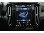 Volvo XC40 Recharge P8 AWD R-Design (PANORAMADAK, HARMAN/KARDON, STUUR/STOEL VERWARMING, CAMERA, PARKEERSENSOREN)