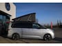 Volkswagen California 180KW-245PK, Hybride, Camper, Standkachel, Keuken met Koelkast, gaspit, stromend water, 230V, elektrisch hef dak, Luifel, slaapmogelijkheid 2 persoon bed, 4 zitplaatsen, watertank, handdouche, vele opberg mogelijkheden,