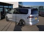 Volkswagen California 180KW-245PK, Hybride, Camper, Standkachel, Keuken met Koelkast, gaspit, stromend water, 230V, elektrisch hef dak, Luifel, slaapmogelijkheid 2 persoon bed, 4 zitplaatsen, watertank, handdouche, vele opberg mogelijkheden,