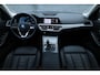 BMW 3-Serie Touring 330e Business Edition Plus Individual / Leder / LED /