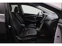 Hyundai i30 1.6 GDI Go! Plus 2015 | Airco | Navigatie | Cruise Control | Stoelverwarming | Stuurwiel Multifunctioneel | Climate Control | Lederen Bekleding | Achteruitrij Camera | Boekjes | 2 Sleutels | Nationale Autopas