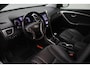 Hyundai i30 1.6 GDI Go! Plus 2015 | Airco | Navigatie | Cruise Control | Stoelverwarming | Stuurwiel Multifunctioneel | Climate Control | Lederen Bekleding | Achteruitrij Camera | Boekjes | 2 Sleutels | Nationale Autopas