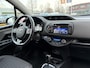 Toyota Yaris 1.5 HYBRID DESIGN CRUISE CAMERA CLIMA ELEK.RAMEN LM-VELGEN ALL SEASONS